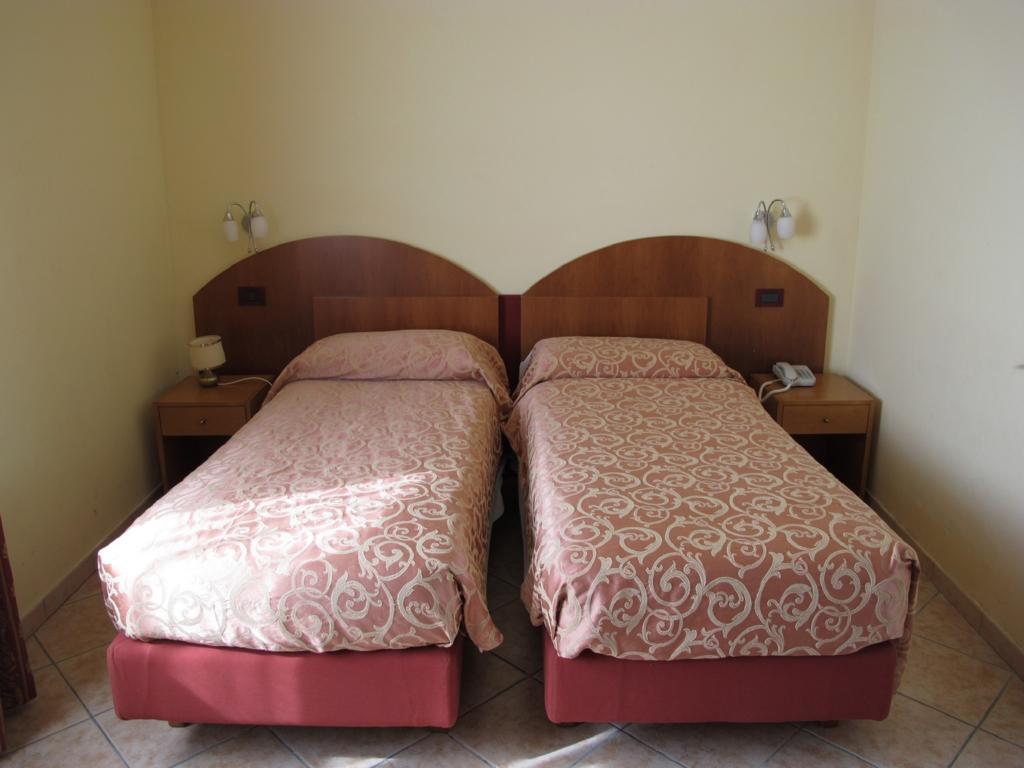 סירמיונה Hotel Astoria Lido חדר תמונה