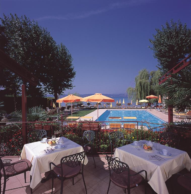 סירמיונה Hotel Astoria Lido מראה חיצוני תמונה
