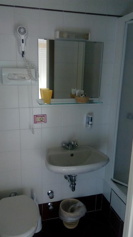 סירמיונה Hotel Astoria Lido מראה חיצוני תמונה